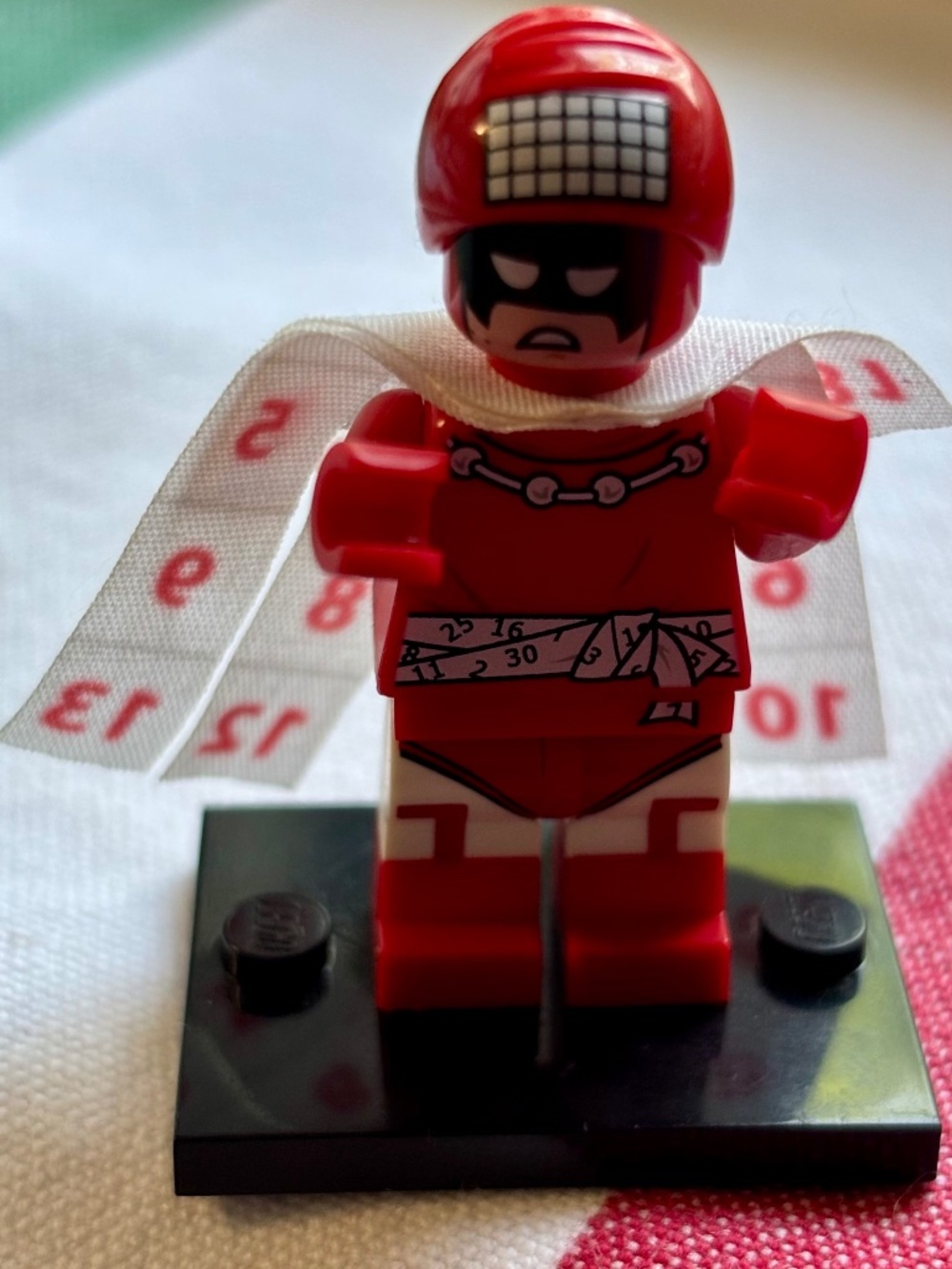 The LEGO Batman Movie "Calendar Man" sh0335 with stand. LIKE NEW.